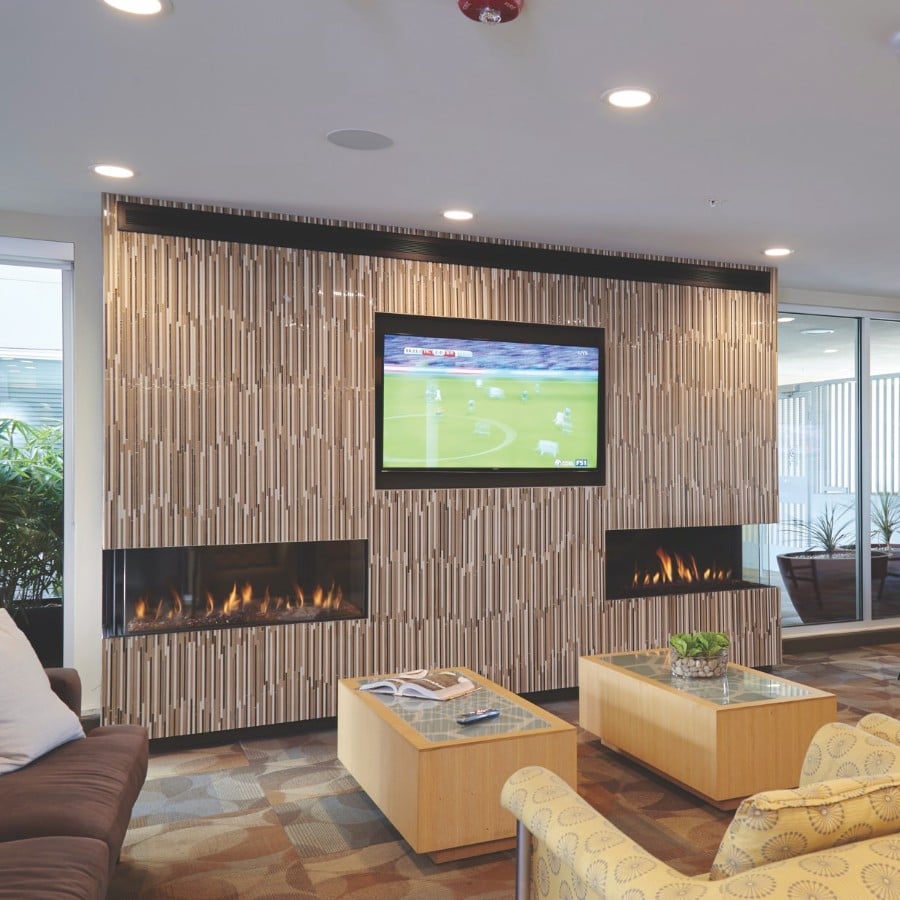 Ortal: Corner Right Side RS 44 Gas Fireplace—primary view